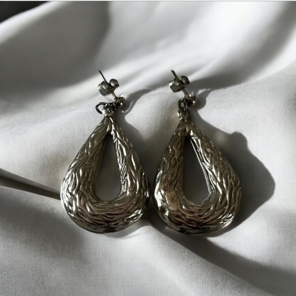 Elegant Silver Teardrop Earrings vintage